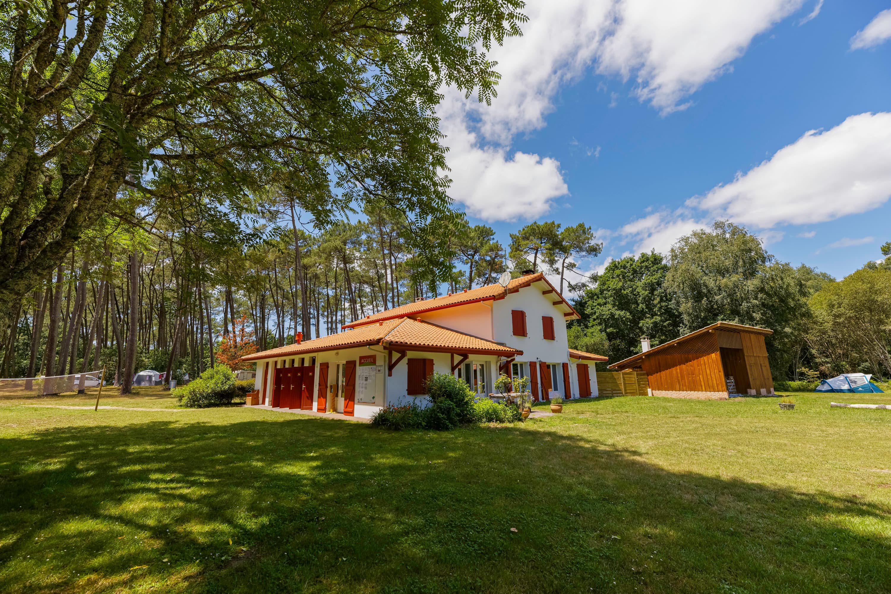 AIRE NATURELLE DE CAMPING LA TEOULEYRE