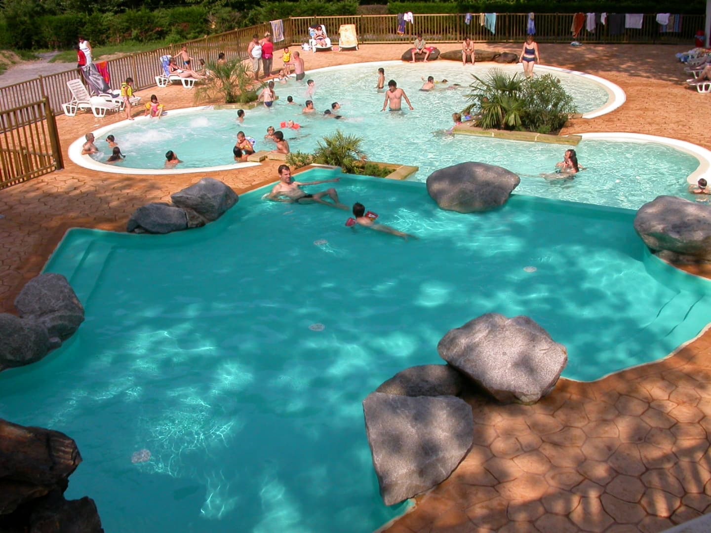 CAMPING BIPER GORRI