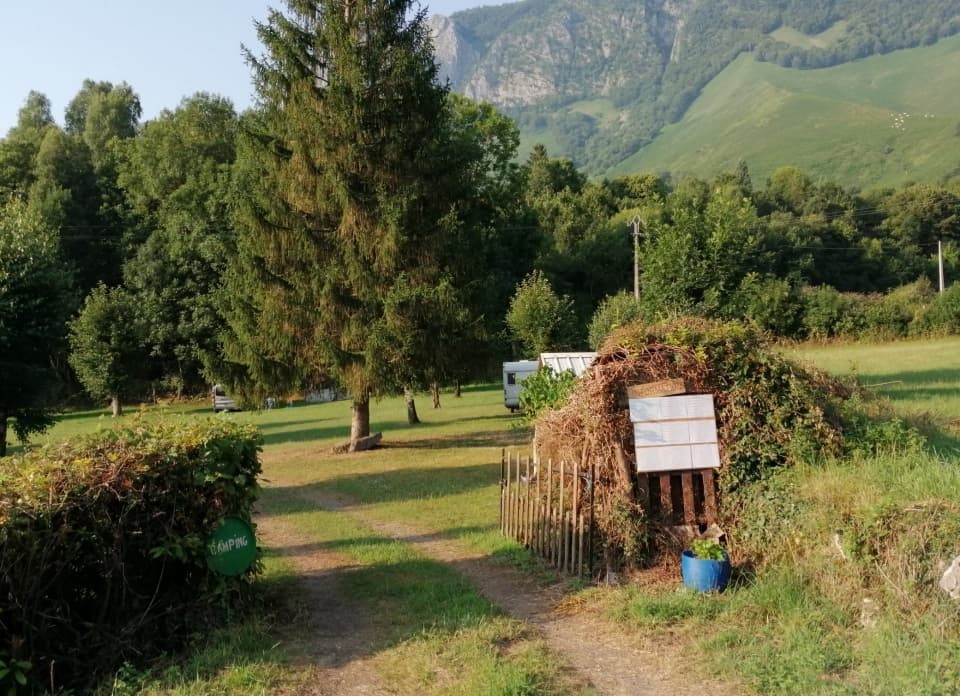 Aire Naturelle de Lées-Athas