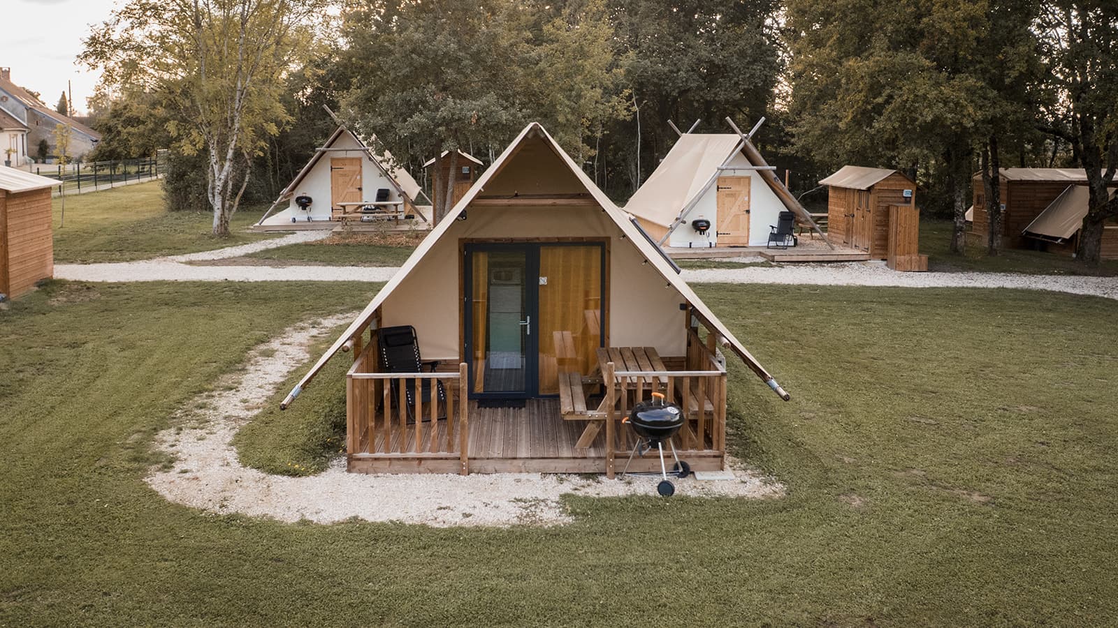 CAMPING LES CABANES DU TERTRE