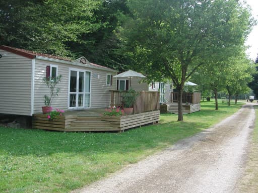 CAMPING À L'ORÉE DU BOIS DE MONTALAN