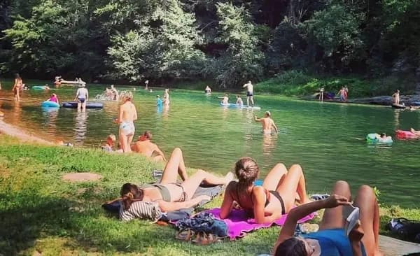 Photo de CAMPING LES CERISIERS
